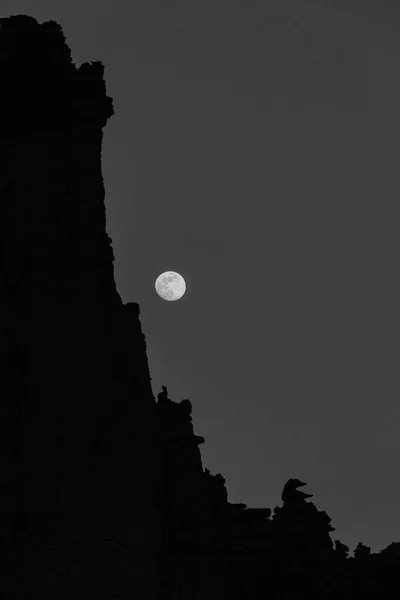 Φεγγάρι Νύχτα Στα Βουνά — Φωτογραφία Αρχείου