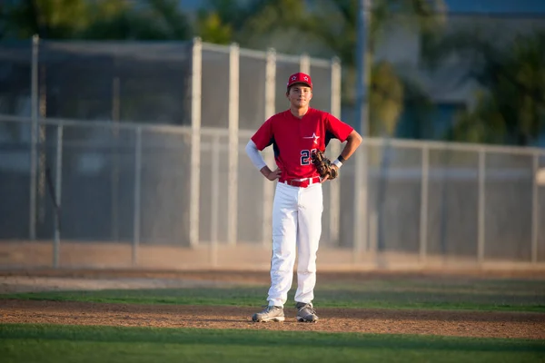 Fiatal Fiú Baseballozik Iskola Közben Játék — Stock Fotó