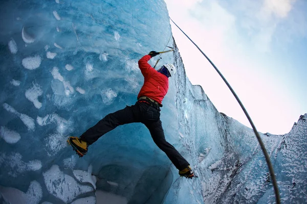 Homem Escalando Geleira Solheimajokull Islândia — Fotografia de Stock