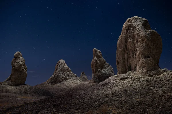 Die Säulen Von Trona Einer Sternenklaren Nacht Von Oben Erleuchtet — Stockfoto