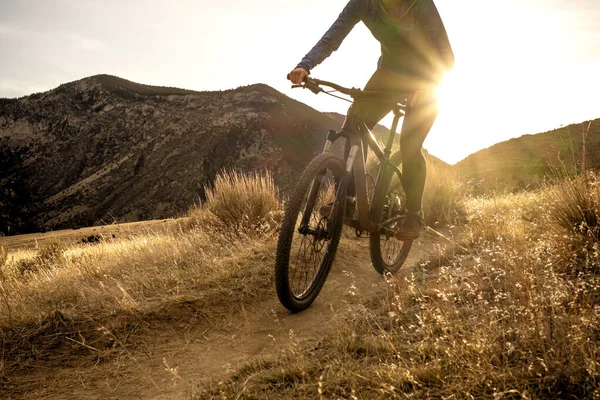 Young Man Riding Bicycle Mountains — Stock Photo, Image