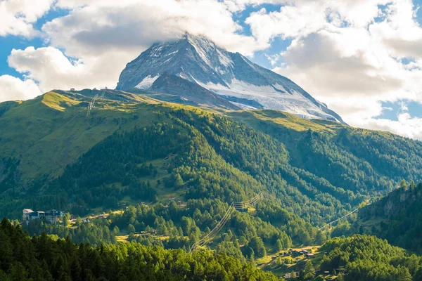 夏天美丽的山景 — 图库照片