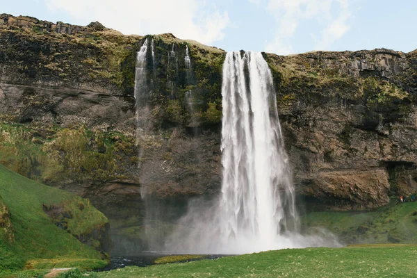 Bela Cachoeira Nas Montanhas Fundo Natureza — Fotografia de Stock