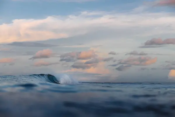 Bela Paisagem Marinha Com Ondas Salpicos Água — Fotografia de Stock