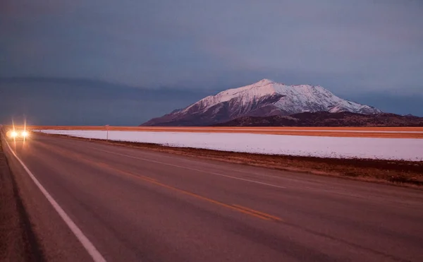 Bela Montanha Nevada Estrada Entardecer Utah Eua — Fotografia de Stock