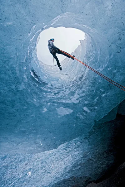 Man Rappelling Glacier Cave Slheimajkull Glacier Iceland — Stock Photo, Image