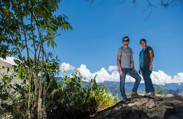 マチュピチュに近いインカ トレイルのカップル — ストック写真