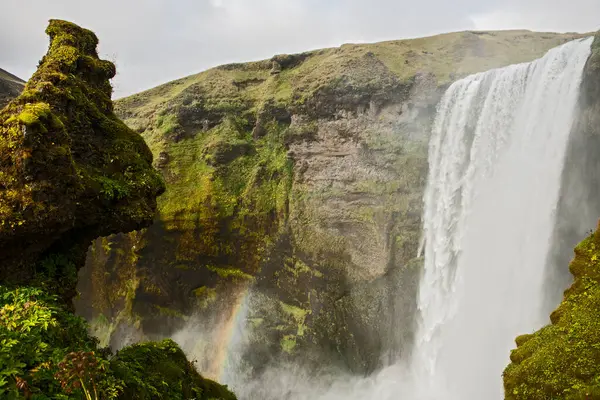 Wodospad Górach Islandia — Zdjęcie stockowe