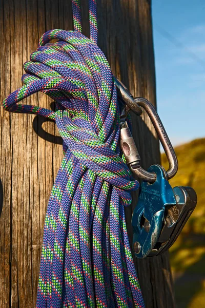 Rope Knot Carabiner Pair Chains — Stock Photo, Image