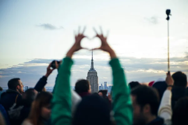 Nsanlar Gün Batımında New York Binalarını Gökdelenlerden Izliyor Abd Nin — Stok fotoğraf