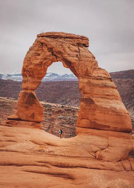 Man Child Standing Delicate Arch Arches — Stock Photo, Image