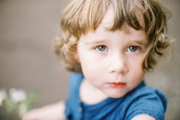 Portré Egy Aranyos Kislányról — Stock Fotó