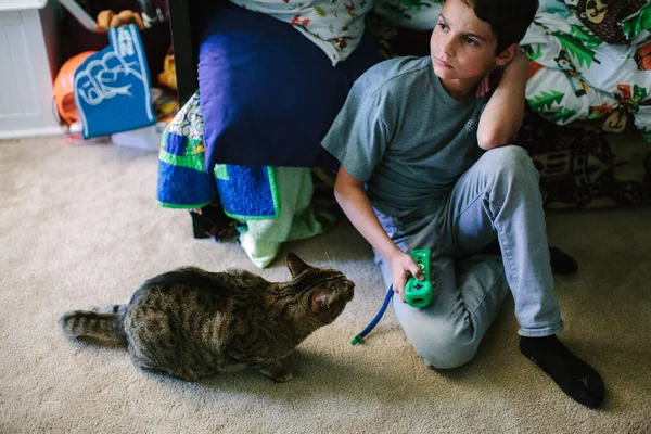 Tabby Cat Sits Next Boy Holds His Video Game Controller — Stock Photo, Image