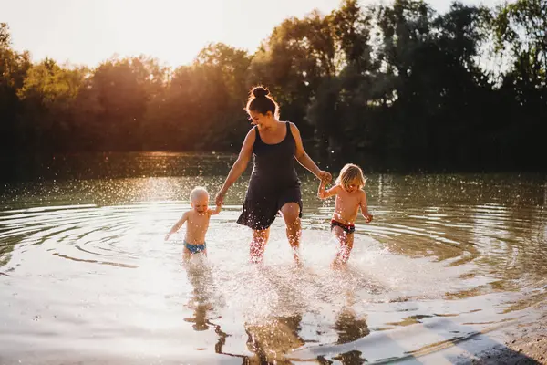 Mother Young Children Walking Out Lake Holding Hands Smiling — Stock Photo, Image