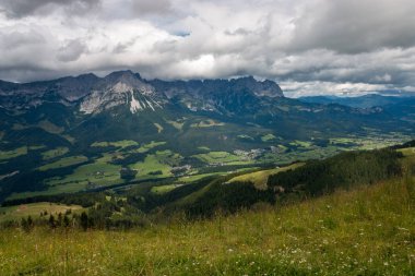 Wilder Kaiser dağlar Avusturya Tirol bölgesinin panoramik manzaraya