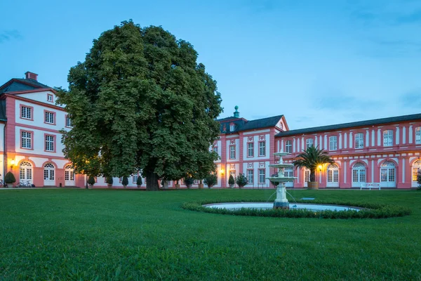 Zurück Zur Burg Biebrich Wiesbaden Mit Wasserbrunnen Der Dämmerung — Stockfoto