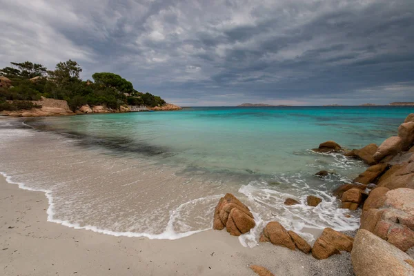 Spiaggia Capriccioli beach adlı İtalyan Adası Sardunya Costa Smeralda