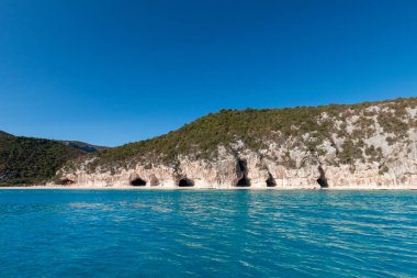 Cala Luna plaj sahil İtalyan Sardunya Adası ünlü mağara ile
