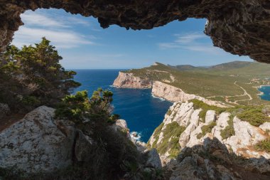 Grotta dei Vasi Rotti Capo Caccia İtalyan Sardunya Adası yanında Marnixkade manzara