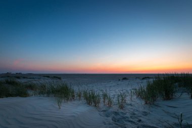 St. Peter-Ording, Almanya Kuzey Denizi Beach kumulları gün batımı