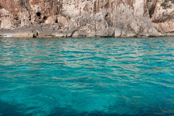 Turkos Färgade Vattnet Framför Kustnära Klippan Den Italienska Sardinien — Stockfoto