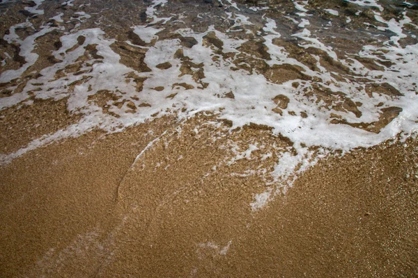 Schuim Van Zee Zachte Wave Een Zandstrand Het Italiaanse Eiland — Stockfoto