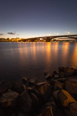Cityscape Mainz Alman şehir Theodor Heuss Wiesbaden görülen Bridge ile