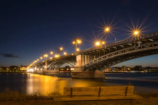 Cityscape Mainz Alman şehir Theodor Heuss Wiesbaden görülen Bridge ile