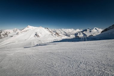 Panoramik Hintertux buzul Tyrol bölgesinde Avusturya kayak bölgesinin