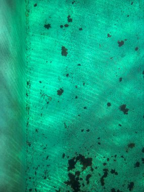 Bahar kış sezon sonra kirli Yüzme Havuzu