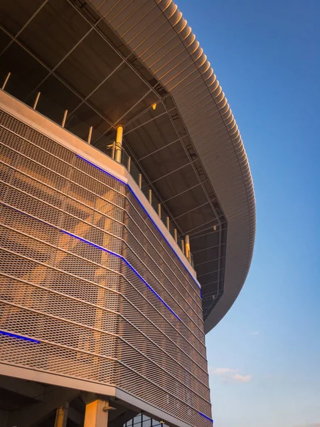 Fachada y techo del moderno estadio de fútbol — Foto de Stock