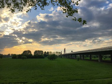 Dusseldorf Havaalanı, Almanya yakın Autobahn A44 köprü