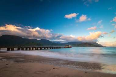Waioli Beach Park'ta sabahın erken saatlerinde, Hanalei Körfezi, Kauai, Hawaii, 