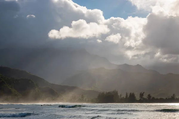 Waioli Beach Park, Hanalei Bay, Kauai, Hawaii, Estados Unidos — Foto de Stock