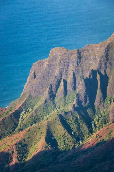 Close-up of ridge at Na Pali Coast, Kauai, Hawaii, USA — Stock Photo, Image