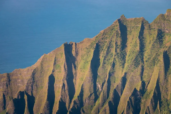 Close-up of ridge at Na Pali Coast, Kauai, Hawaii, USA — Stock Photo, Image