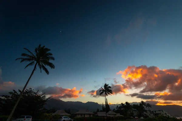 Puesta de sol cerca de Princeville, Kauai, Hawaii, Estados Unidos —  Fotos de Stock