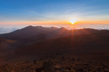 Haleakala Krateri'nde gün doğumu, Maui, Hawaii, Amerika Birleşik Devletleri