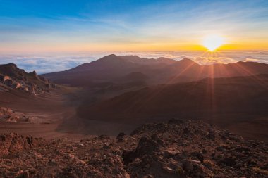 Haleakala Krateri'nde gün doğumu, Maui, Hawaii, Amerika Birleşik Devletleri