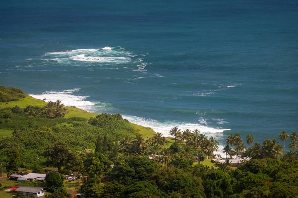 Hana yolu boyunca Wailua yakınlarındaki Pasifik Okyanusu, Maui, Hawaii, Abd — Stok fotoğraf