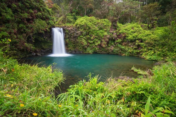Lunga expo shot di Puaa Kaa Falls al miglio 22 lungo Road to Hana , — Foto Stock