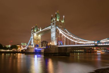 Londra Kule Köprüsü, gece