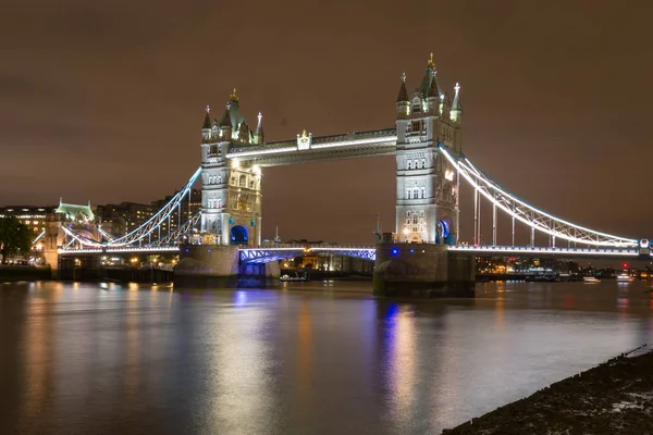 London Tower Bridge bei Nacht — Stockfoto