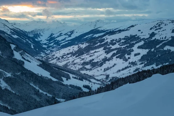 Vista Panorâmica Das Montanhas Cobertas Neve Região Esqui Saalbach Hinterglemm — Fotografia de Stock