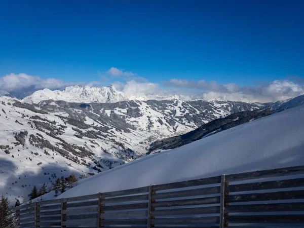 Blick Auf Die Schneebedeckten Berge Skigebiet Saalbach Hinterglemm Den Österreichischen — Stockfoto