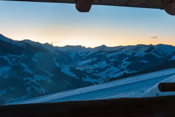 Naturskön Utsikt Över Snötäckta Berg Skidområdet Saalbach Hinterglemm Österrike Alperna — Stockfoto