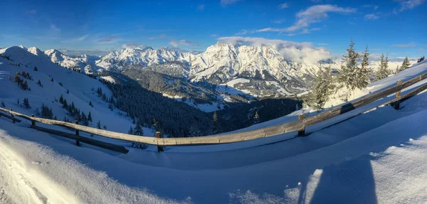 Сценический Вид Заснеженные Горы Леоганг Справа Лофер Слева Австрийских Альпах — стоковое фото