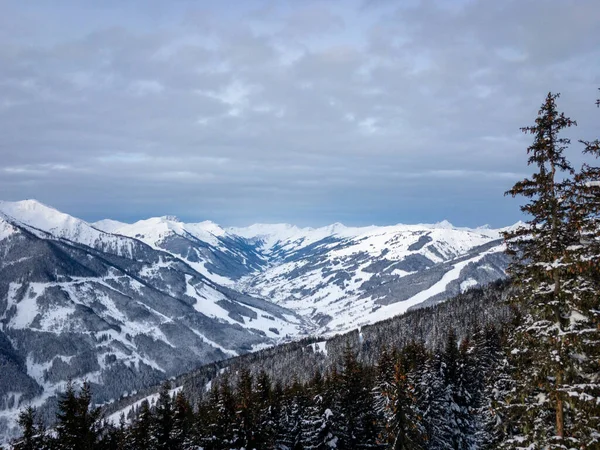 Vista Panorâmica Das Montanhas Cobertas Neve Região Esqui Saalbach Hinterglemm — Fotografia de Stock