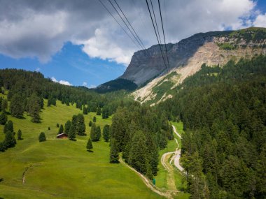Yazın teleferikten Seceda Dağı 'na manzara
