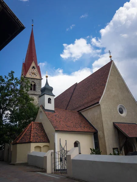 Kerk Saint Aegidius Het Italiaanse Dorp Raas Zuid Tirol — Stockfoto
